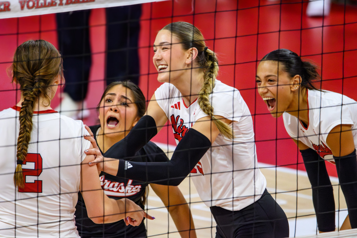 05_VB vs Wisconsin 1021